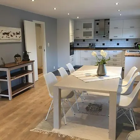 Platinum House - Centrally Located With Facilities 펜션