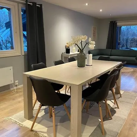 Platinum House - Centrally Located With Facilities *